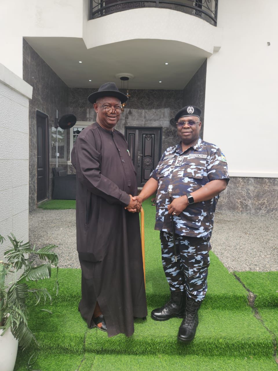 Police chief visits appeal justice, inspects new station project